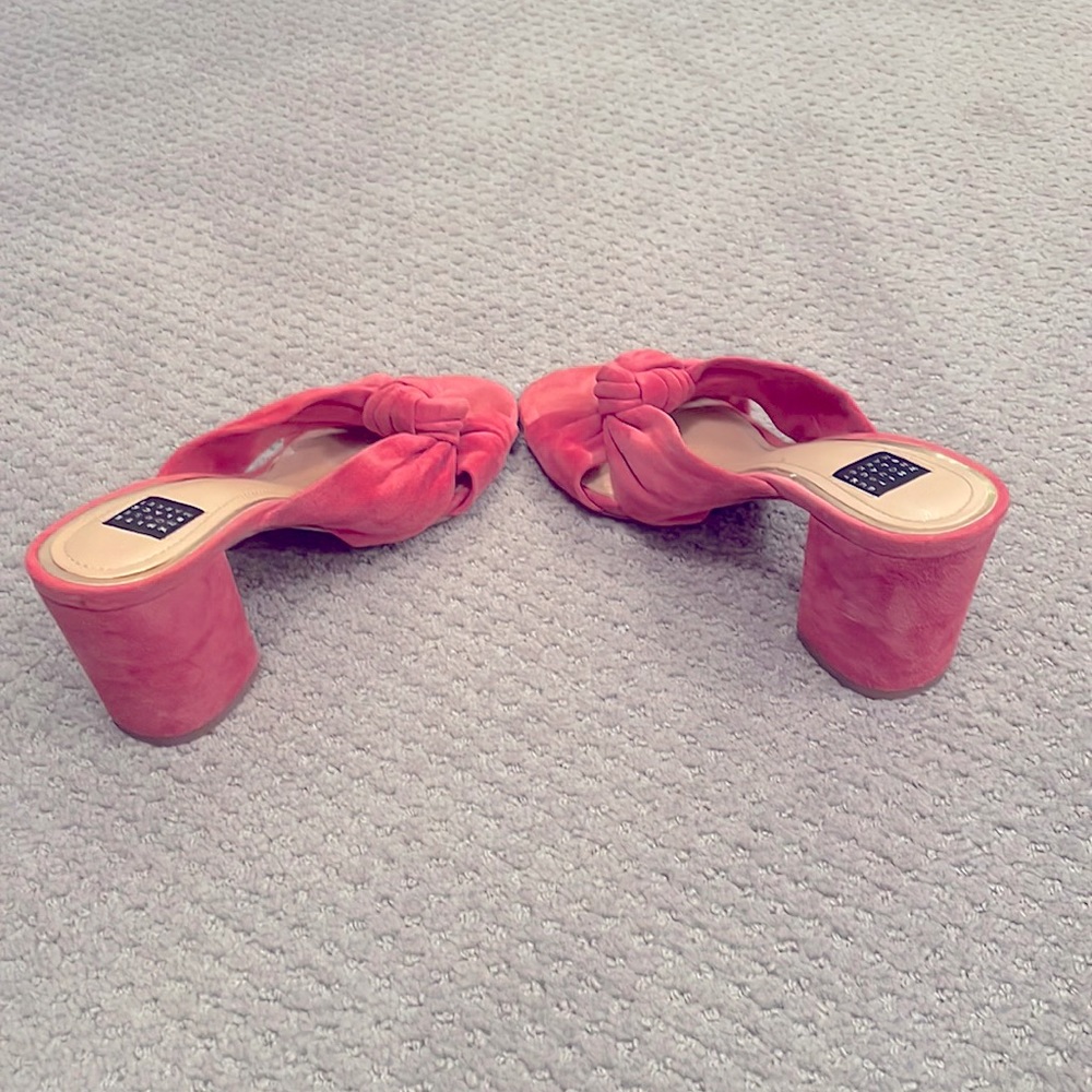 Stacked Heel Sandal. Hot Pink/Fuschia Suede.